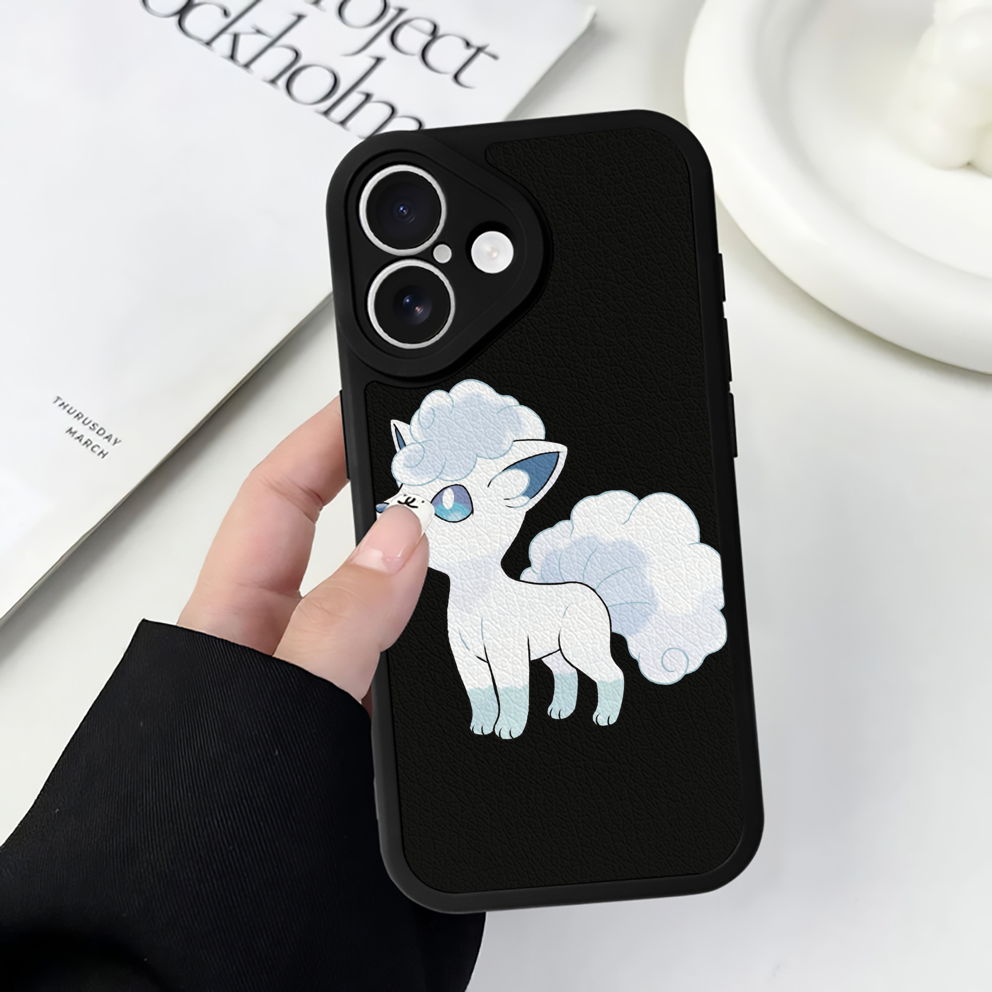 （画像用） ポケットモンスター Pokémon 【iPhone 16シリーズ対応】シリコンスマホケース（レザー調） 材質：シリコン